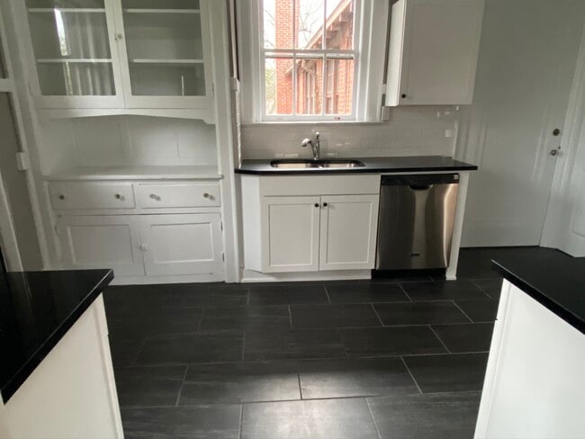Kitchen - The Castle in Cloverdale