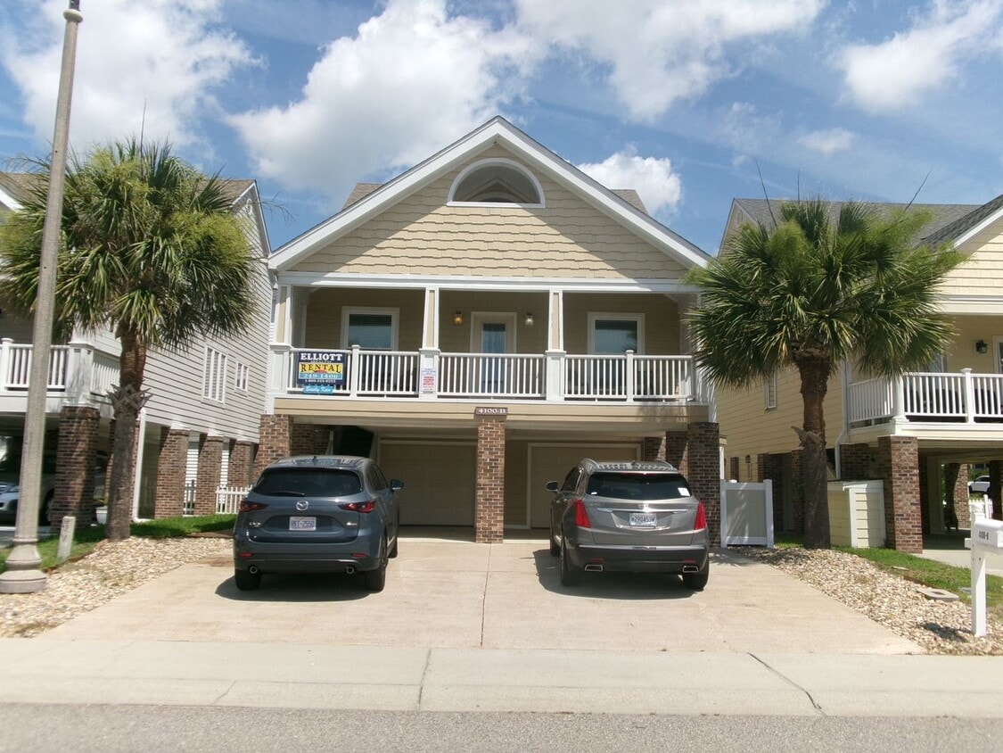 Foto principal - 3 bedroom raised beach home on Ocean Boule...