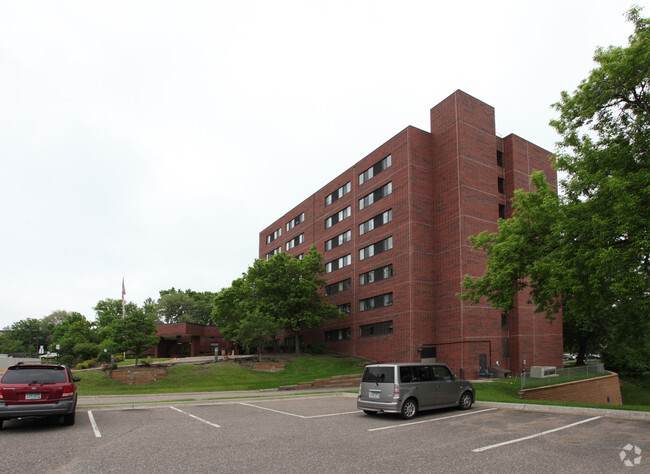 Foto del edificio - Menorah Plaza Apartments