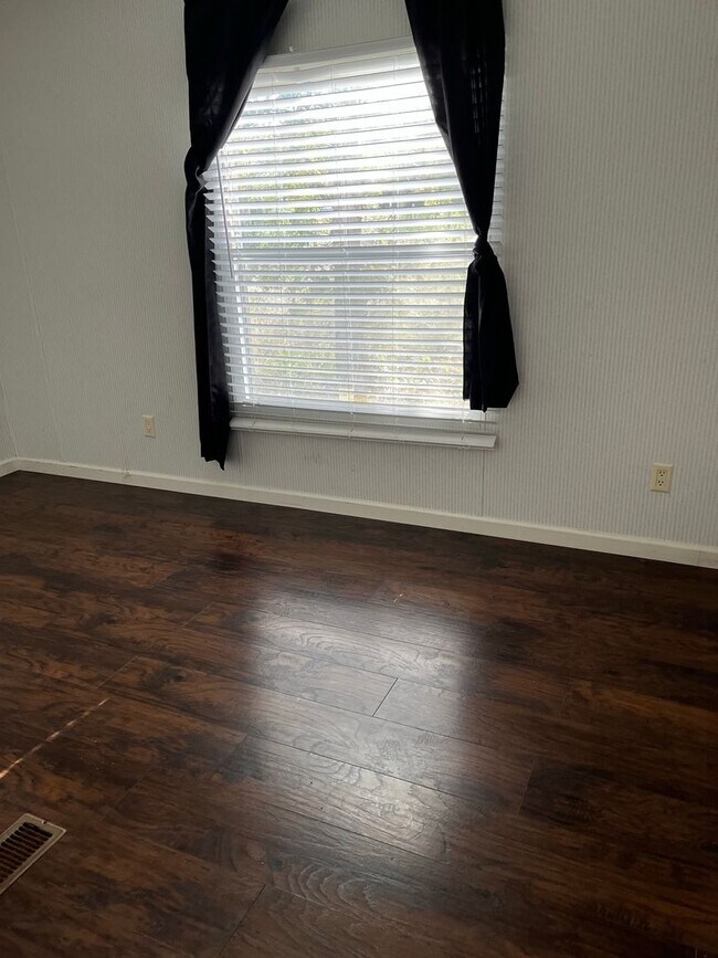 Foto del edificio - 732 Hidden Oaks Dr