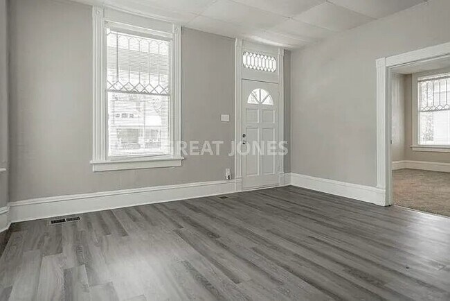 Foto del edificio - 2911 Beacon Ave