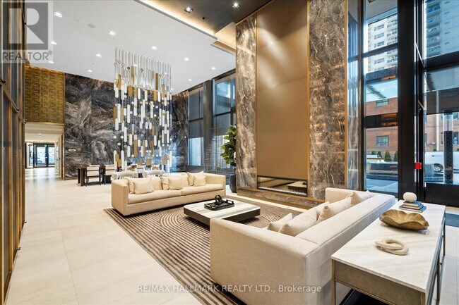 Photo du bâtiment - 127 Broadway Ave