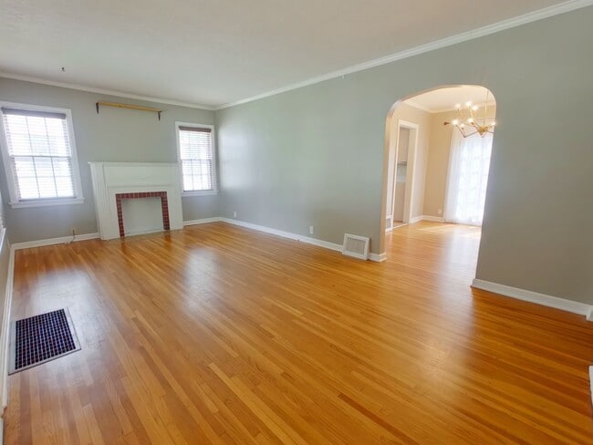 Building Photo - 242 S Bleckley Dr