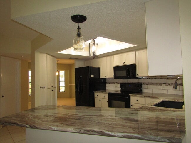 Building Photo - 5822 Jackson Ln