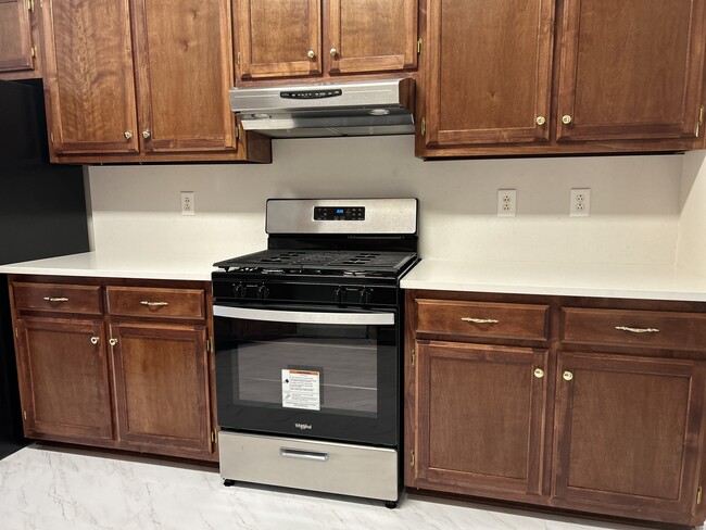 New Kitchen Stove - 2731 New Port Royal Rd