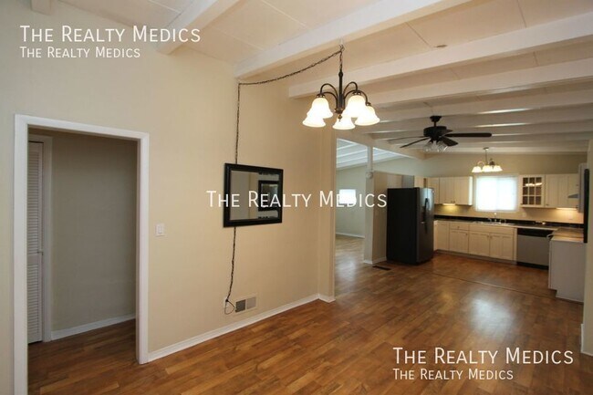 Building Photo - 266 Pelican Ave