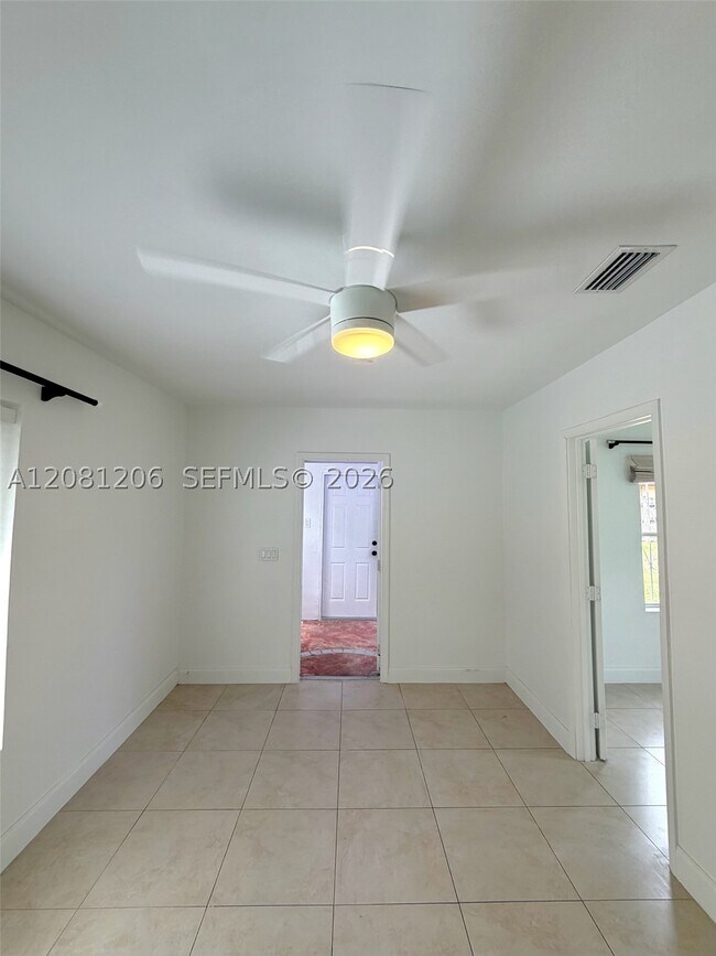 Foto del edificio - 1650 NW 112th Terrace