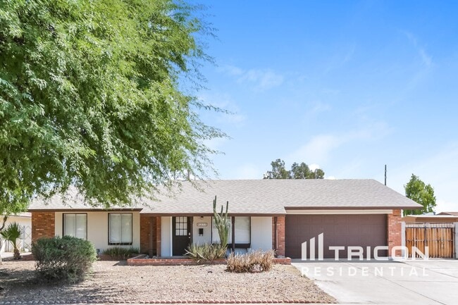 Building Photo - 9215 N 39th Dr Building Photo - 9215 N 39th Dr