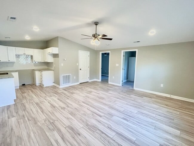 Building Photo - Fully Renovated 2 Bedroom Home in Prime Hu...