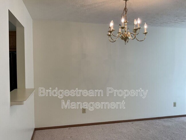 Foto del edificio - 4579 Burchdale St