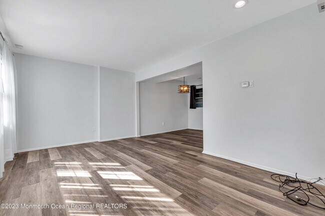 Building Photo - 14 Rebecca Ct