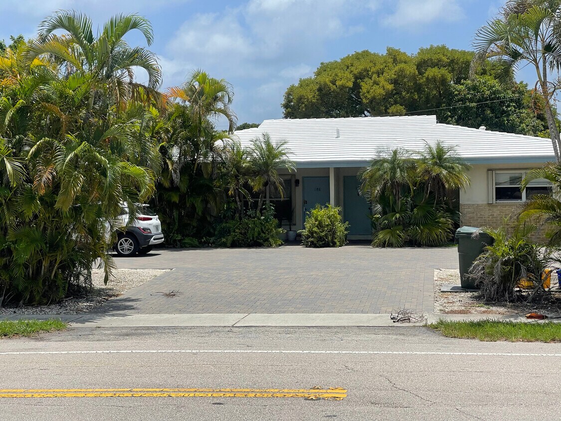View from the street - 186 NW 4th Ave