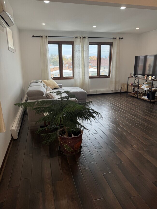 Foto del edificio - 6013 W Gunnison St