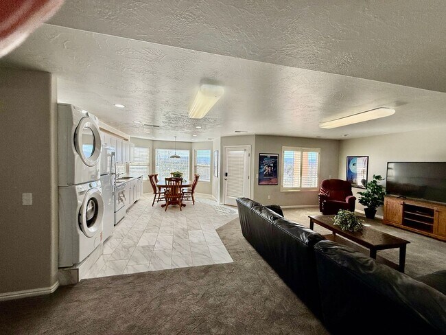 Foto del edificio - Furnished and Utilities Included: Two-Bedroom Basement Apartment with Private Yard