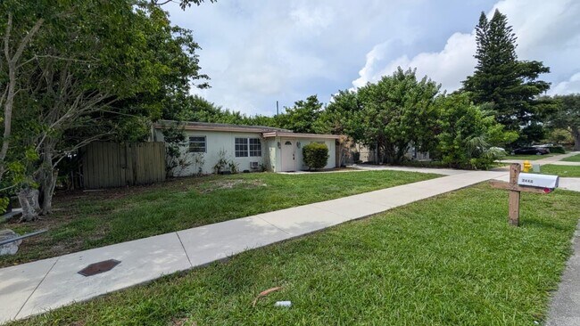 Building Photo - 1448 NE 27th Ct
