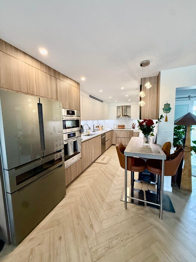 Building Photo - 200 W Camino Real