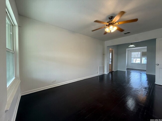 Foto del edificio - 115 Kinder Dr