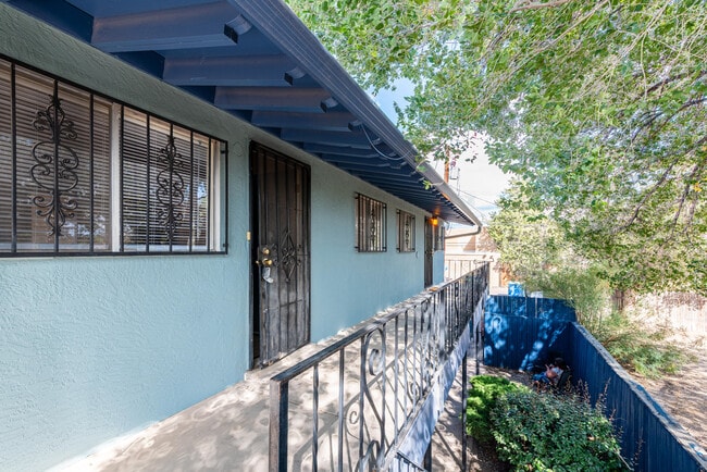 Building Photo - 206 Princeton Dr SE
