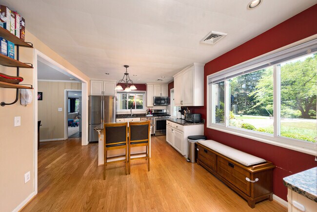 Foto del edificio - 6418 Overhill Rd