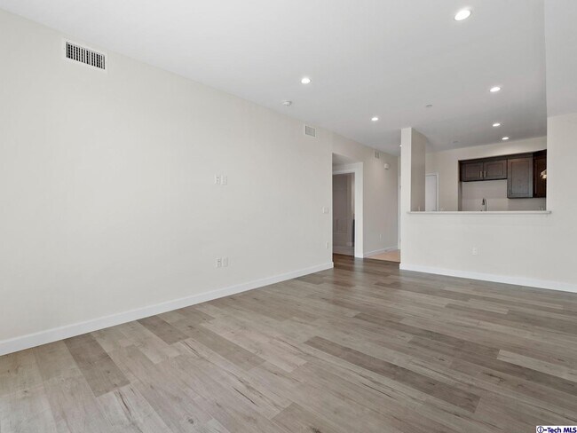 Foto del edificio - 12147 W Magnolia Blvd