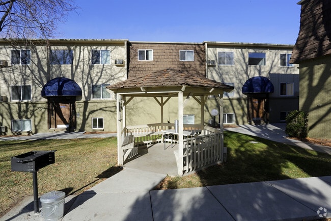 Exterior - Courtyard Apartments
