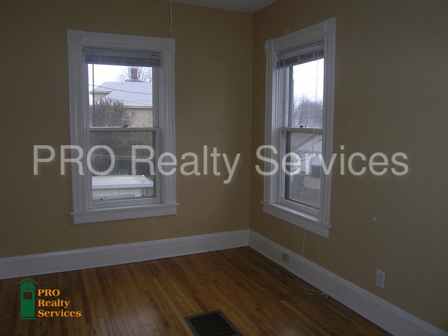 Building Photo - 3211 16th Ave S