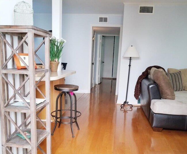Foto del edificio - 2744 Briarhurst Dr
