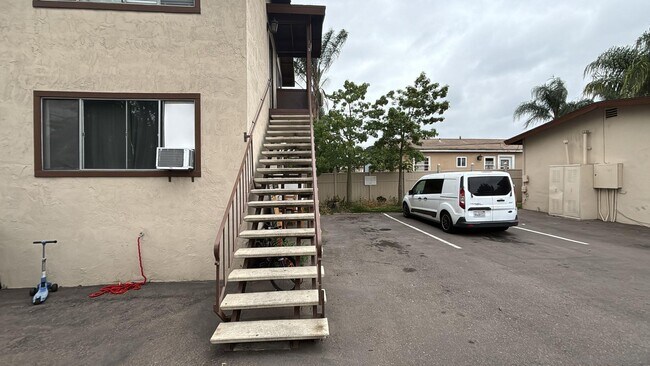 Foto del edificio - 215 Millar Ave