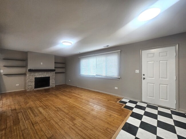 Building Photo - 841 Oxford Pl