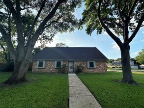 Building Photo - 1937 Arcadia Dr