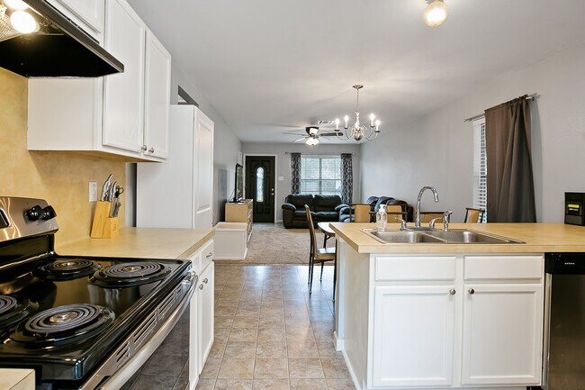 Foto del edificio - 12867 Hazelwood Dr