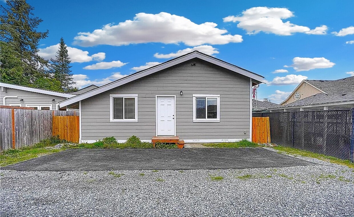 Foto principal - 2bed/1 bath Home located near Downtown Puy...