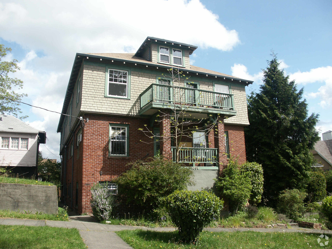 Primary Photo - 1808 E John St