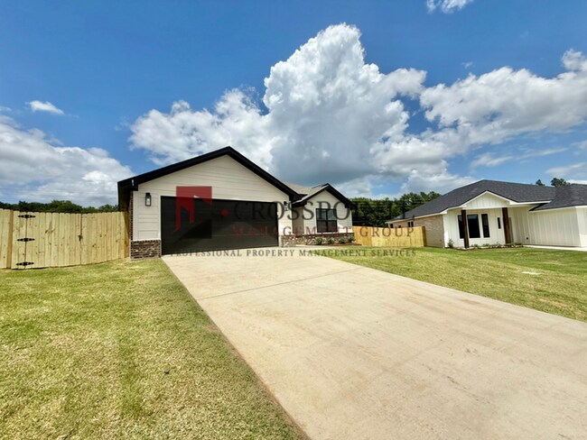 Foto del edificio - Beautiful 3 Bedroom 2 Bathroom Home!