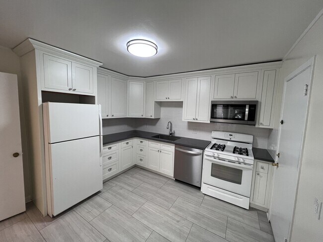 Building Photo - Ehrlich Apt 673