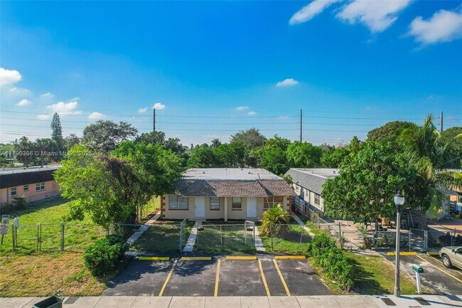 Foto del edificio - 1619-1621 NW 8th Ave