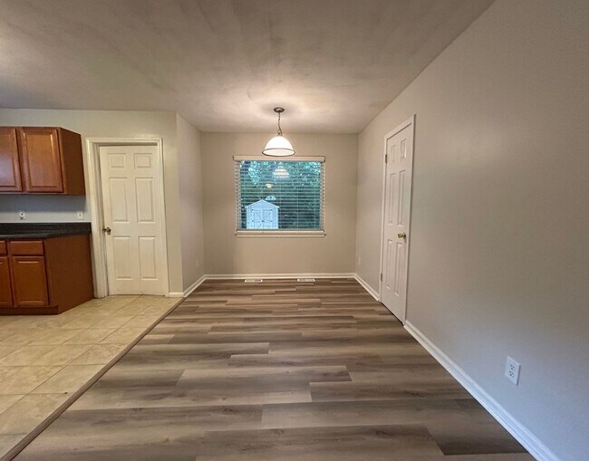 Foto del edificio - Welcome to this charming ranch-style home ...