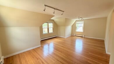 Building Photo - 3030 N Oleander Ave