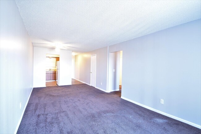 Foto del edificio - 8605 Holmes Rd