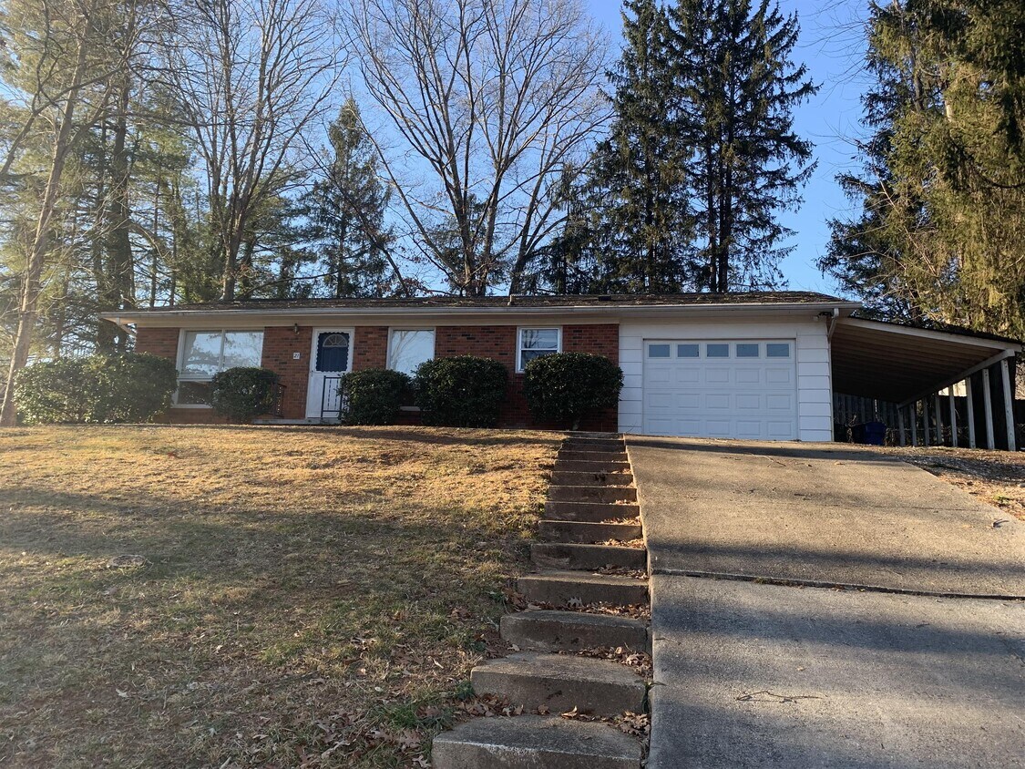 21 Sulphur Springs Rd, Asheville, NC 28806 House Rental in Asheville