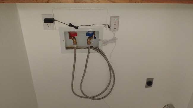 Washer dryer hookups with water leak detection system. Lots of cabinet space above washer/dryer. - 2247 Split Rock Dr