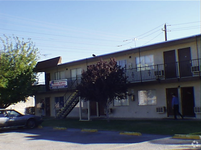 Building Photo - Plaza 550 Apartments