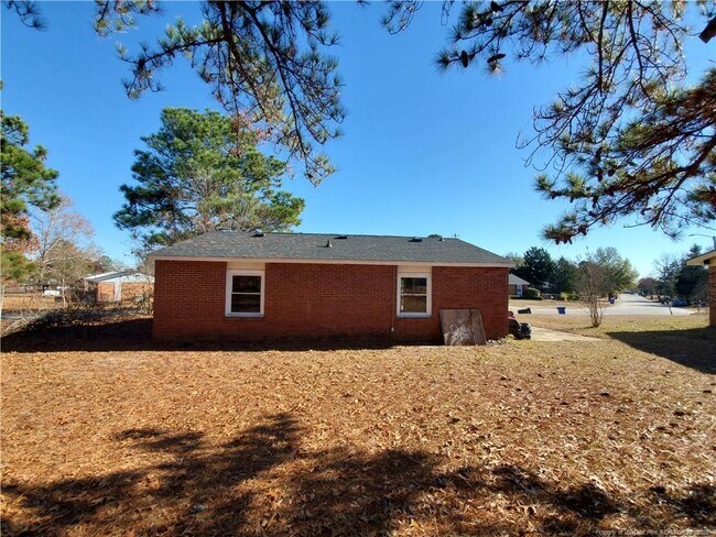 Foto del edificio - 5527 Livingston Dr