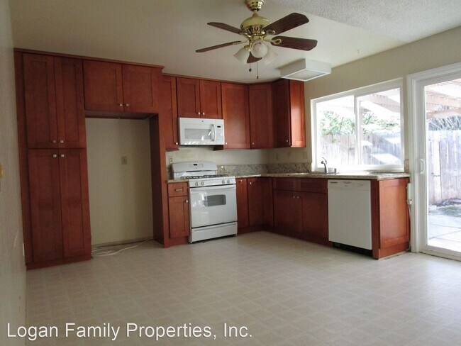 Building Photo - 3 br, 2 bath House - 8452 Menkar Road