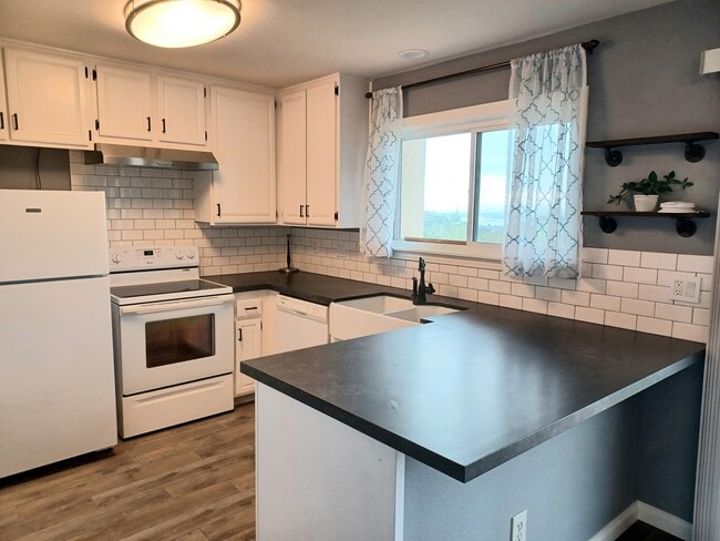 Foto del edificio - 3664 Clairemont Dr