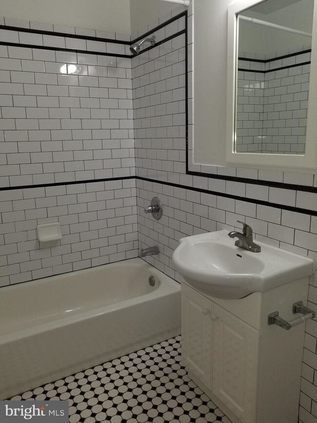 Building Photo - 1469 Girard St NW