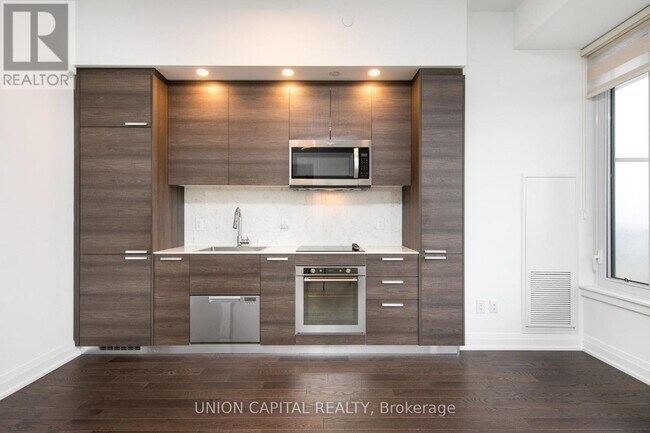 Building Photo - 75 Canterbury Pl