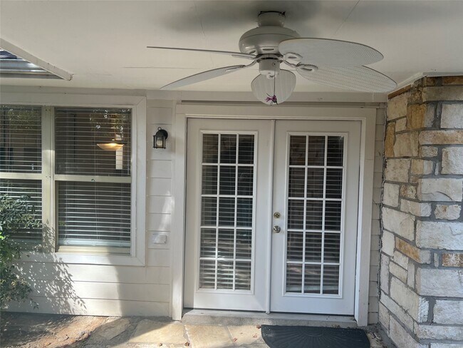 Foto del edificio - 5115 Autumn Forest Dr