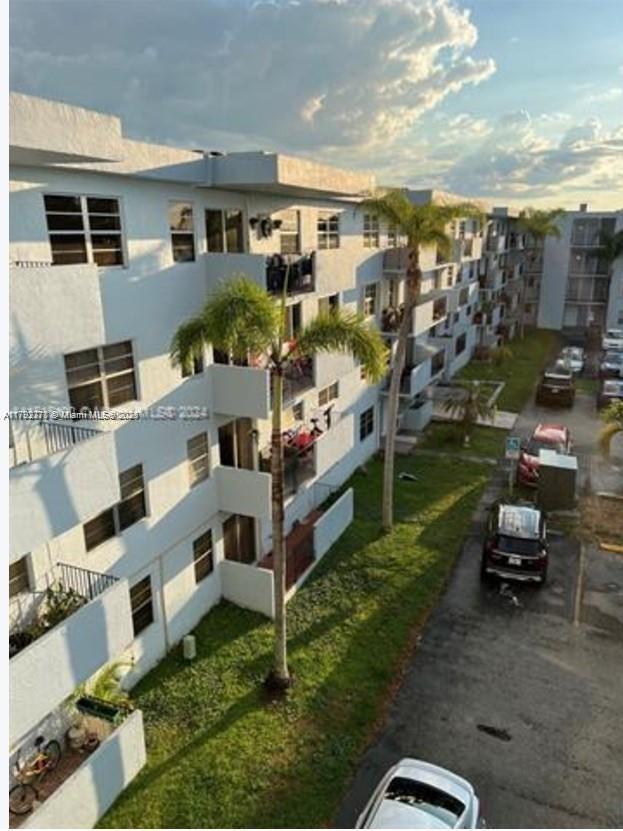 Foto principal - 1221 SW 122nd Ave