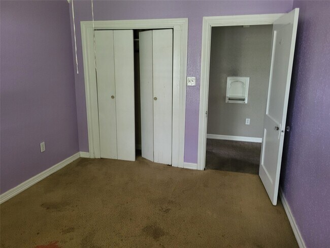 Building Photo - 4921 Alamo Dr